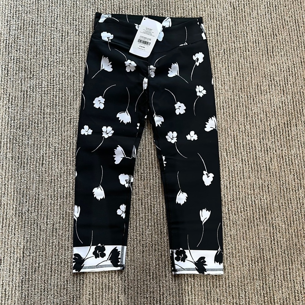 NWT fabletics xs/4 leggings.